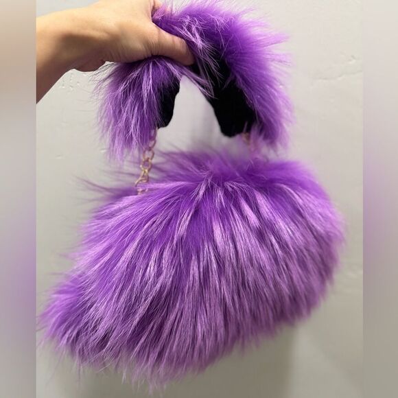Lilac Handmade Dyed Finn Raccoon Fur Camera Bag/Crossbody & Fur Pompom Charm - Picture 10 of 17